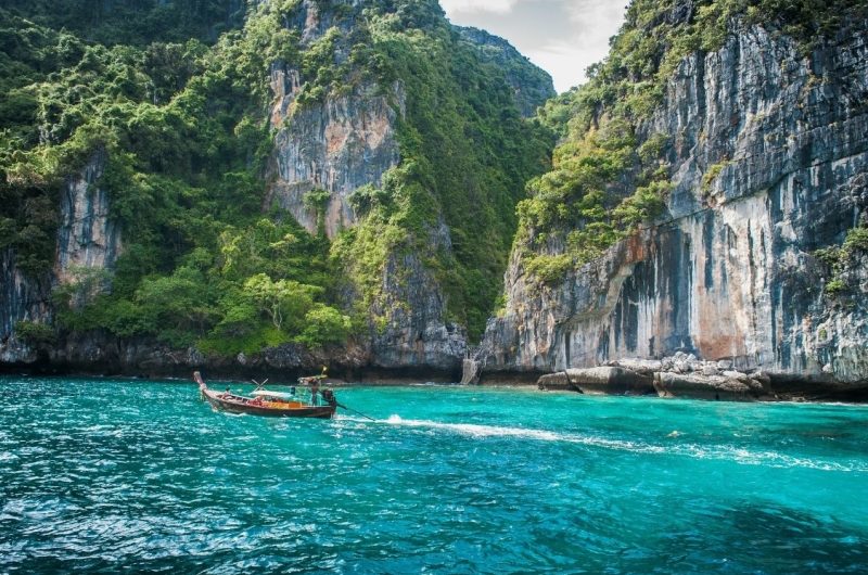 Россияне дольше всего отдыхают в Москве и Таиланде