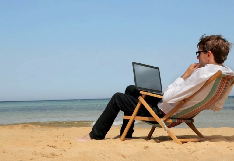 Треть россиян регулярно практикуют «тихий отпуск»